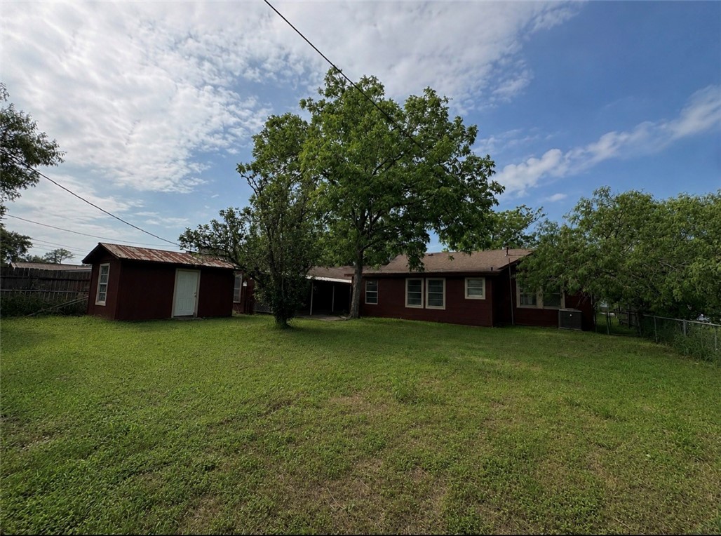 215 W Heard Property Photo 26