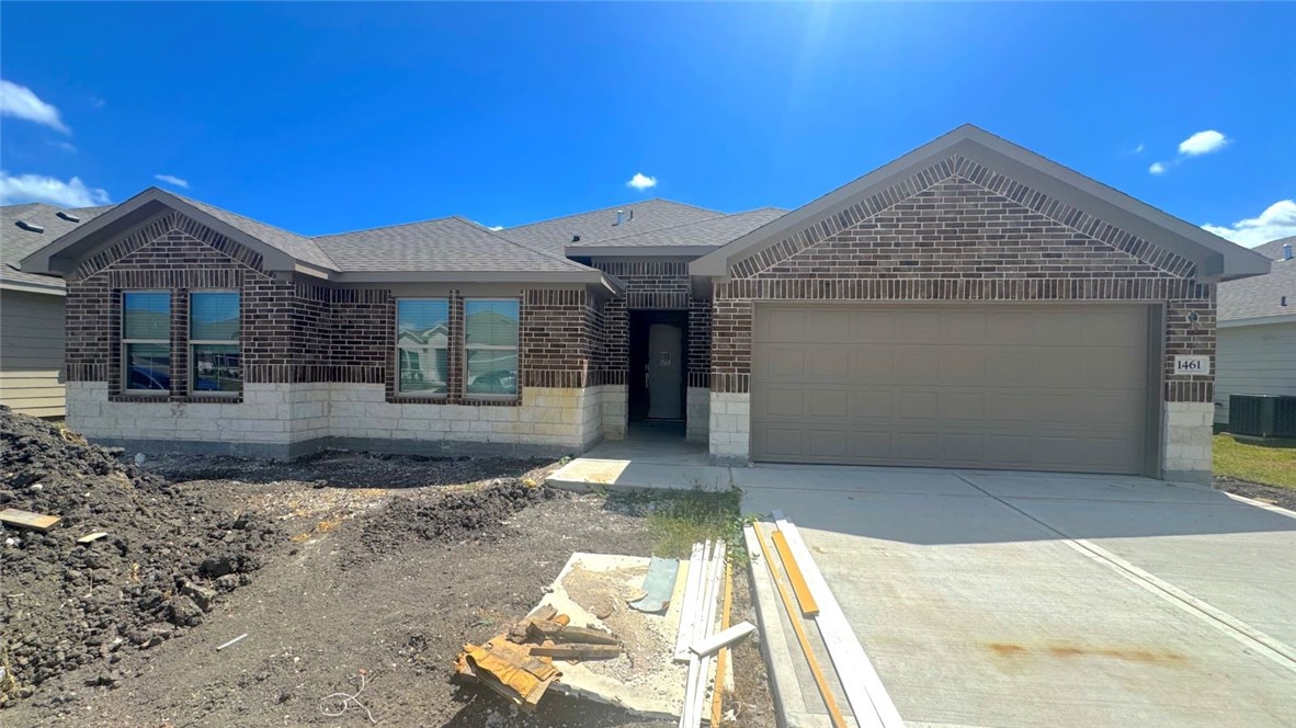 1461 Irigoyen St Property Photo