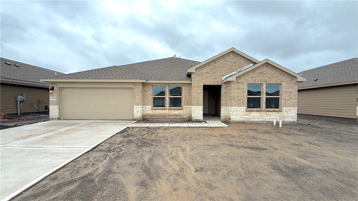 1441 Irigoyen St Property Photo 1