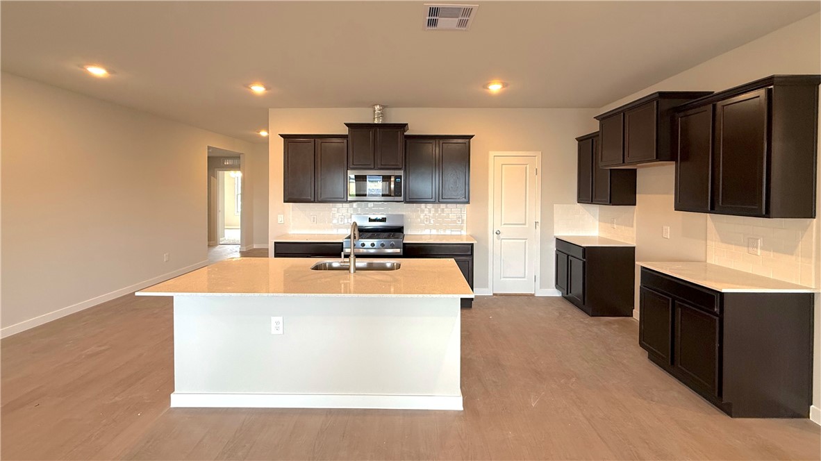 1441 Irigoyen St Property Photo 3