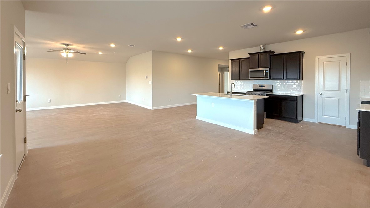 1441 Irigoyen St Property Photo 6
