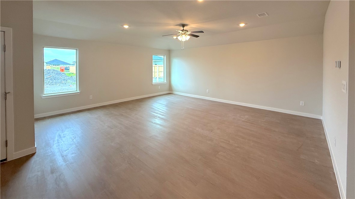1441 Irigoyen St Property Photo 7