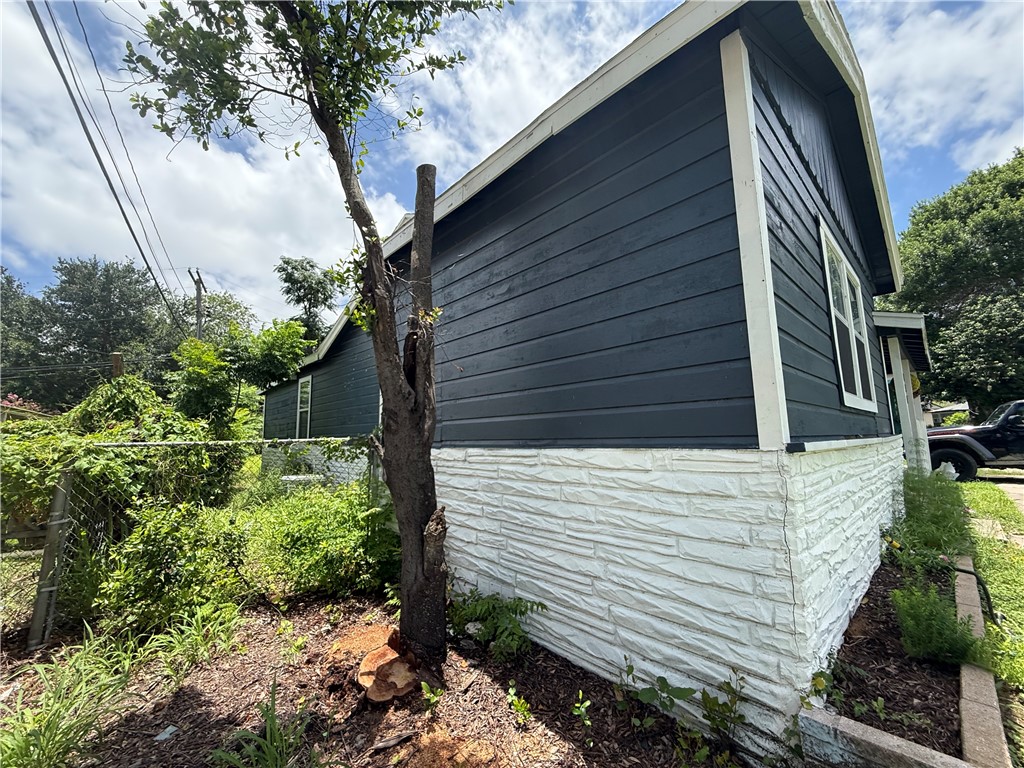 458 Macleod Dr Property Photo 12