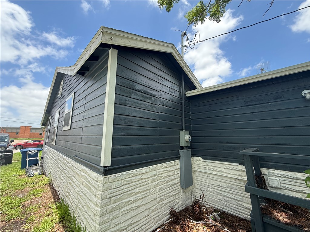 458 Macleod Dr Property Photo 15