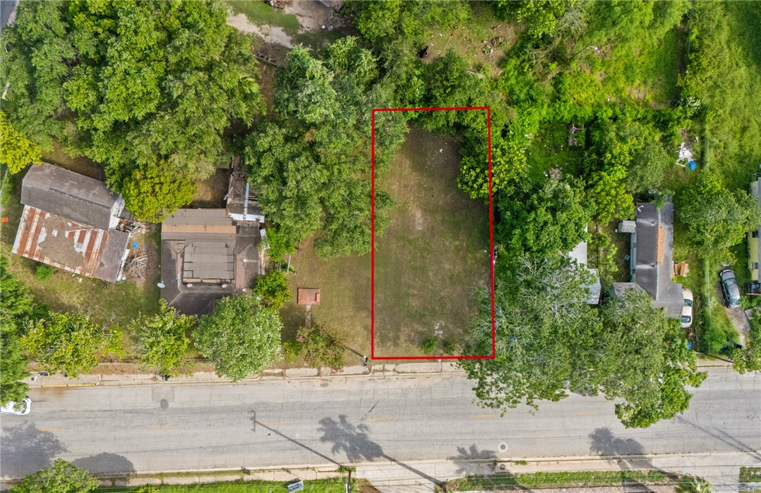1905 Comanche St Property Photo 4