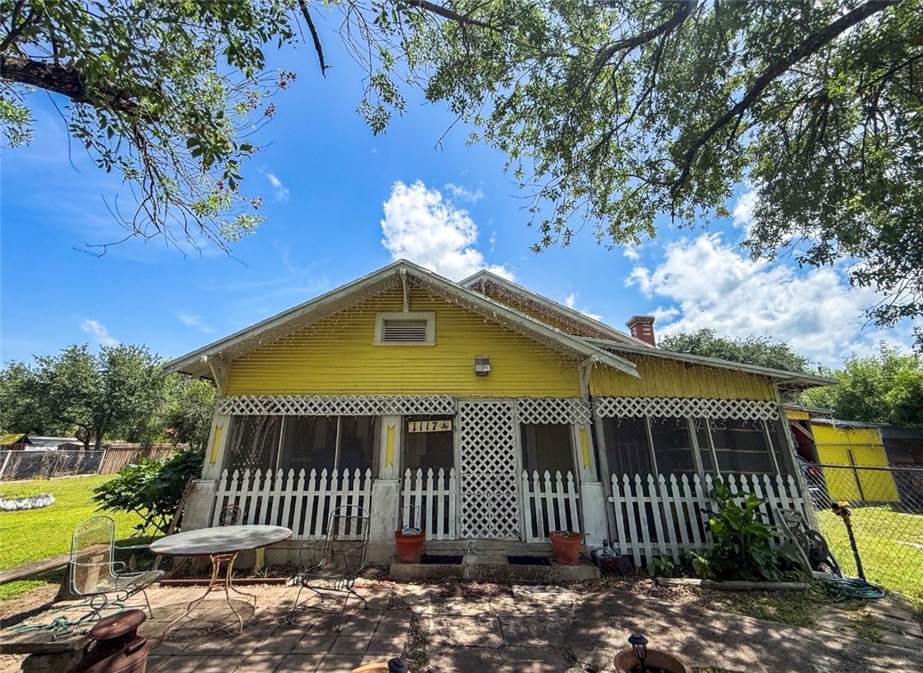 1117 E Fordyce Ave Property Photo 1