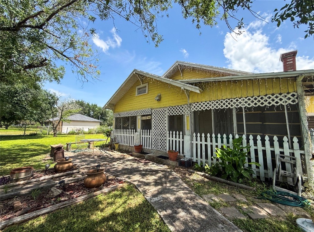 1117 E Fordyce Ave Property Photo 2