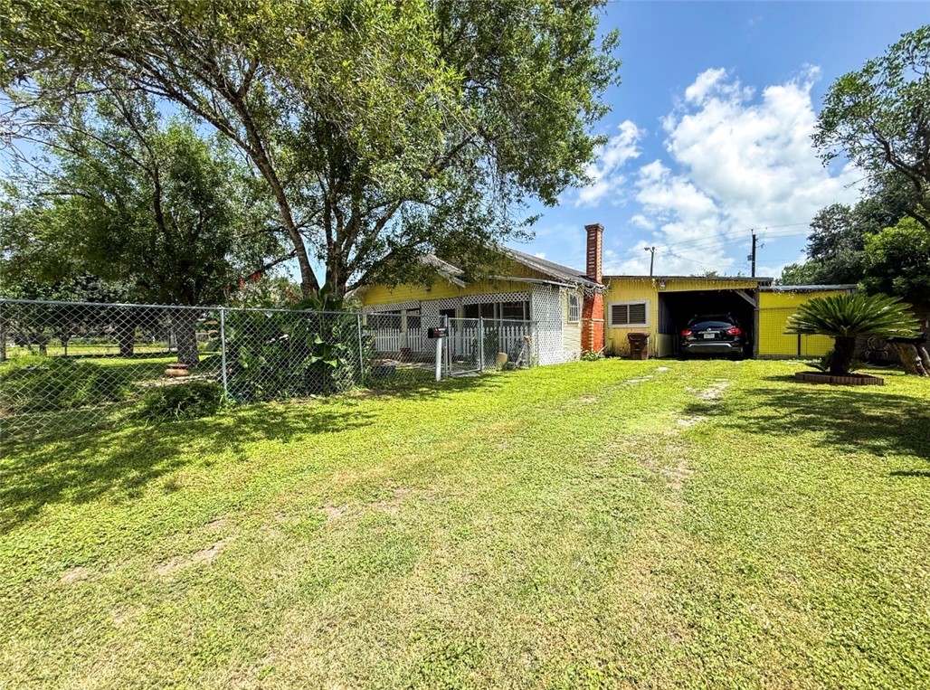 1117 E Fordyce Ave Property Photo 3