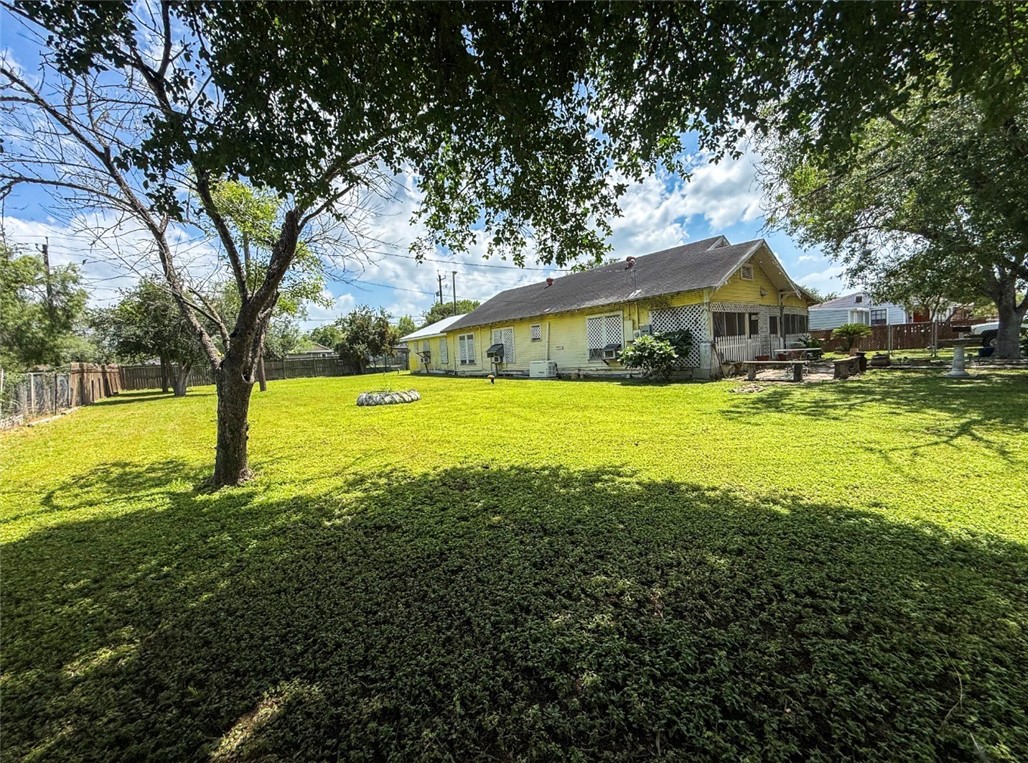 1117 E Fordyce Ave Property Photo 4