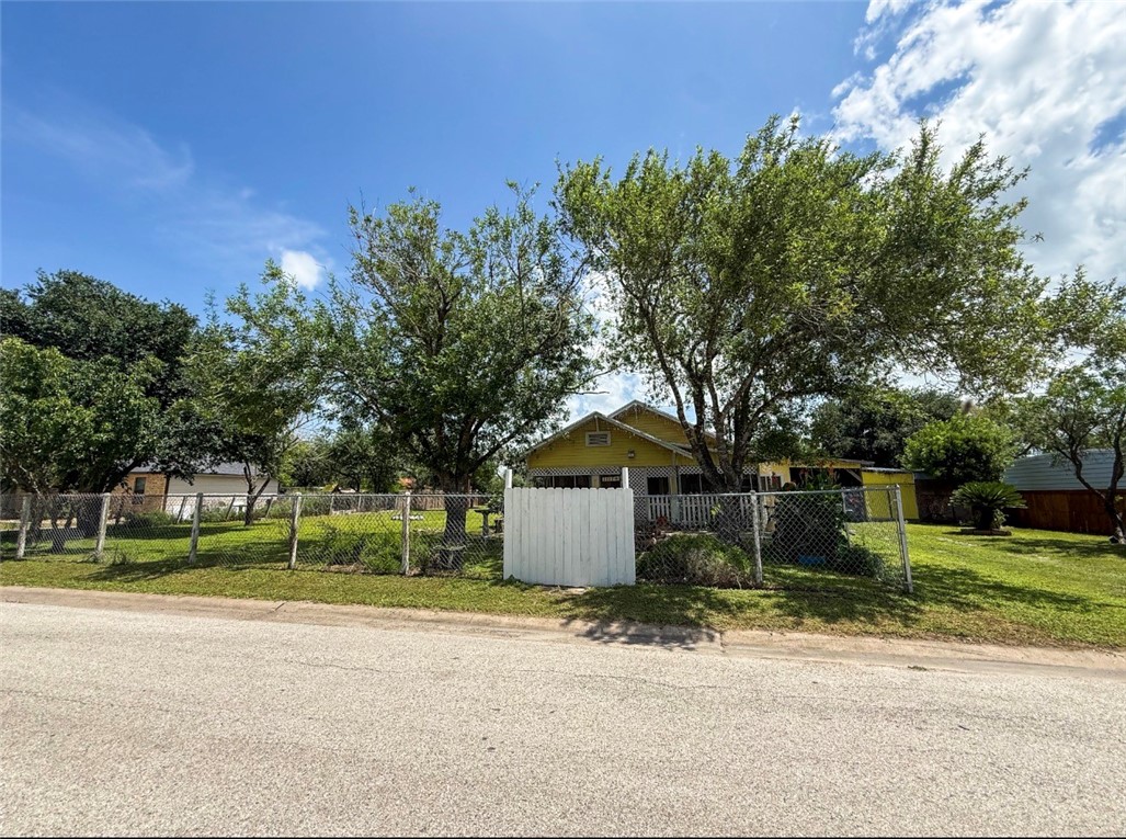 1117 E Fordyce Ave Property Photo 5