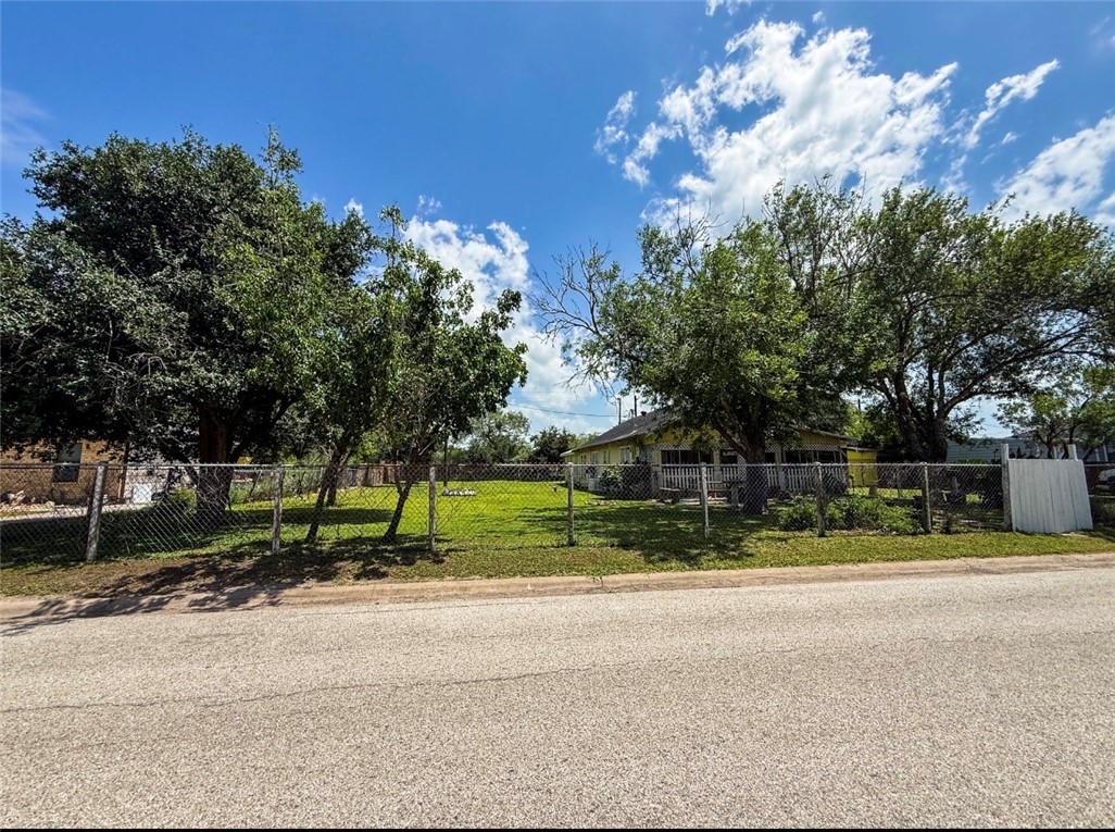 1117 E Fordyce Ave Property Photo 6