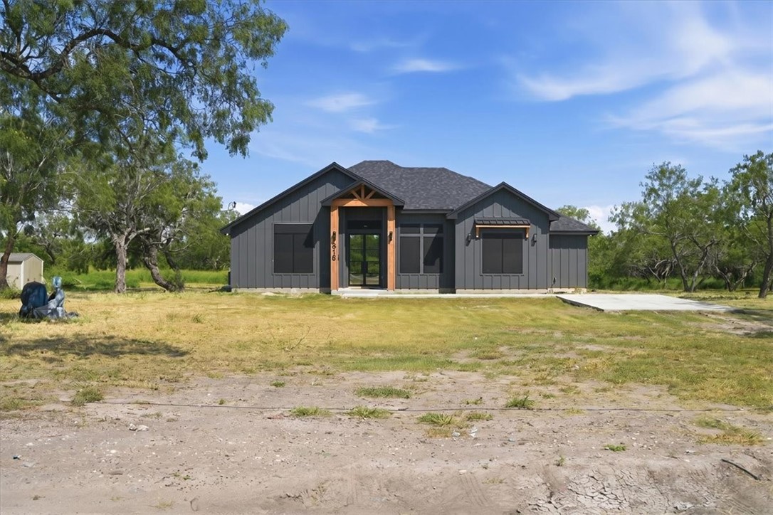 416 Stephens Loop Property Photo 2
