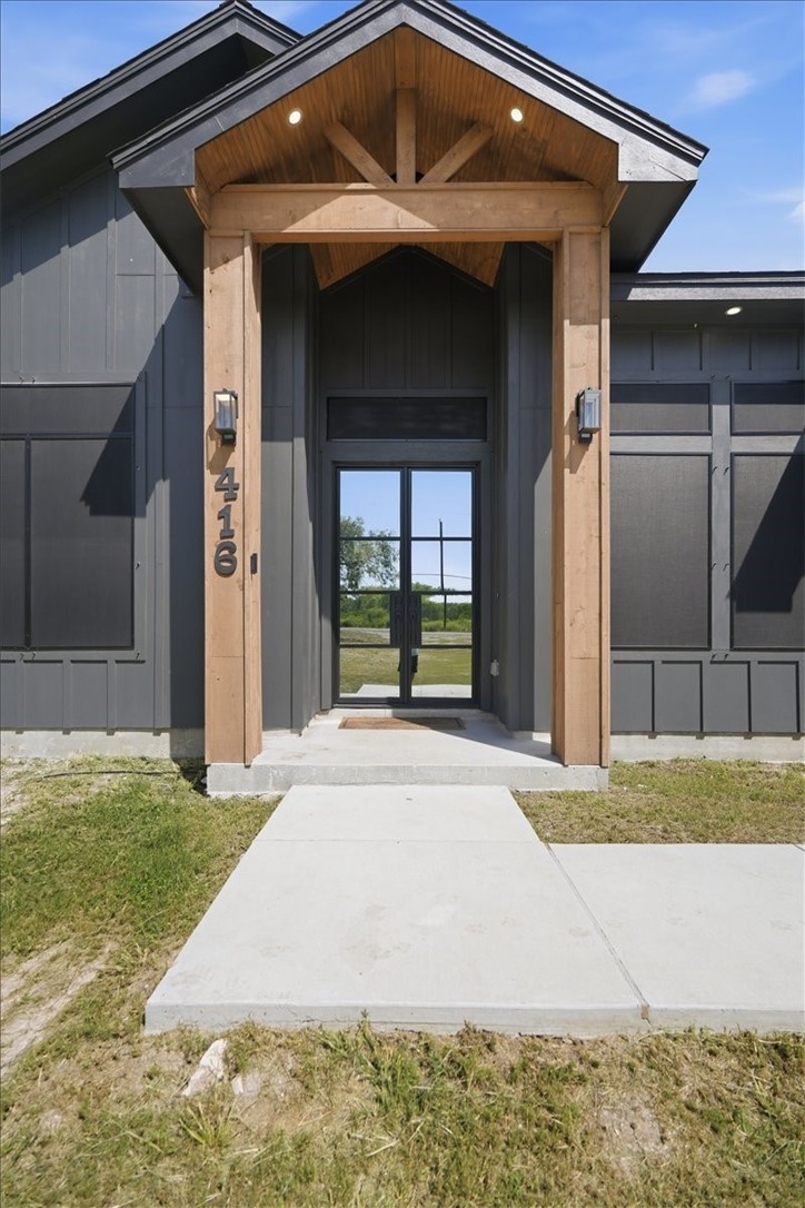 416 Stephens Loop Property Photo 4