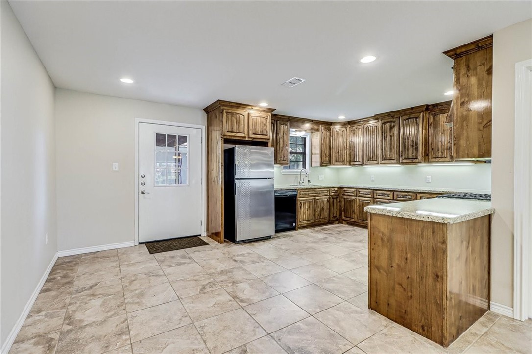 2111 E Lott Ave Property Photo 16
