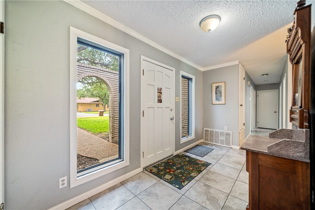 227 Seale Ave Property Photo 4