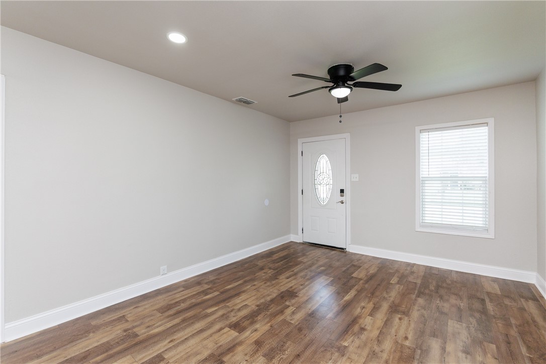 434 Dixon Dr Property Photo 4