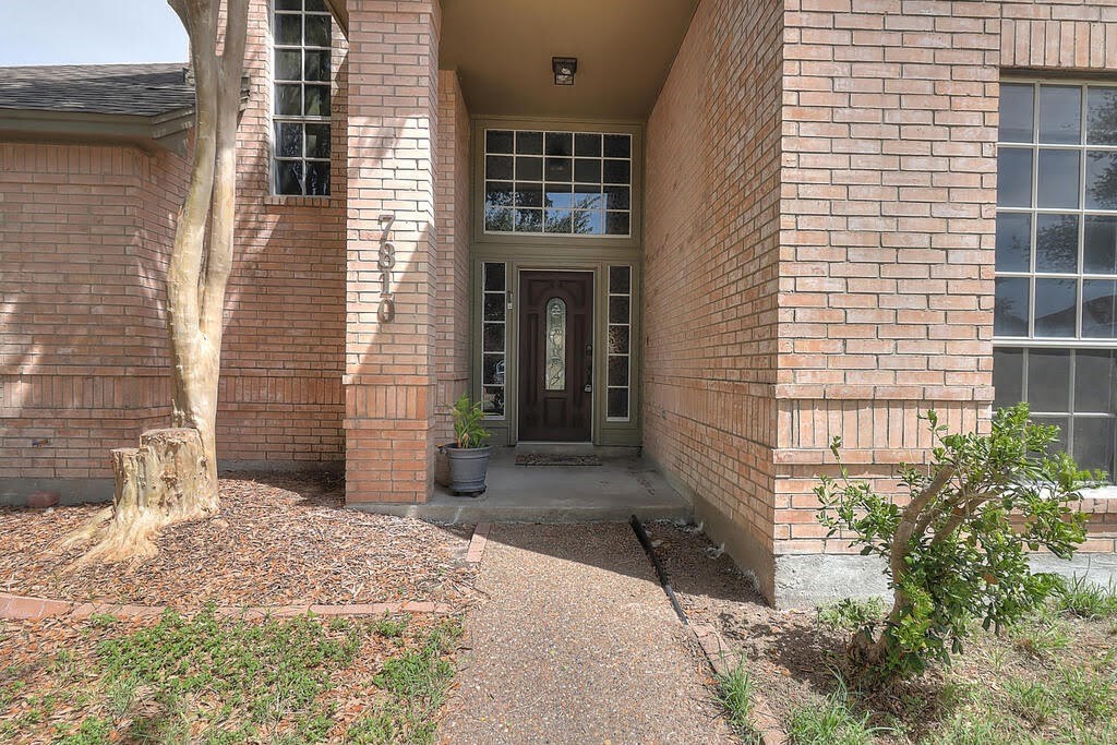 7810 Duchess St Property Photo 2