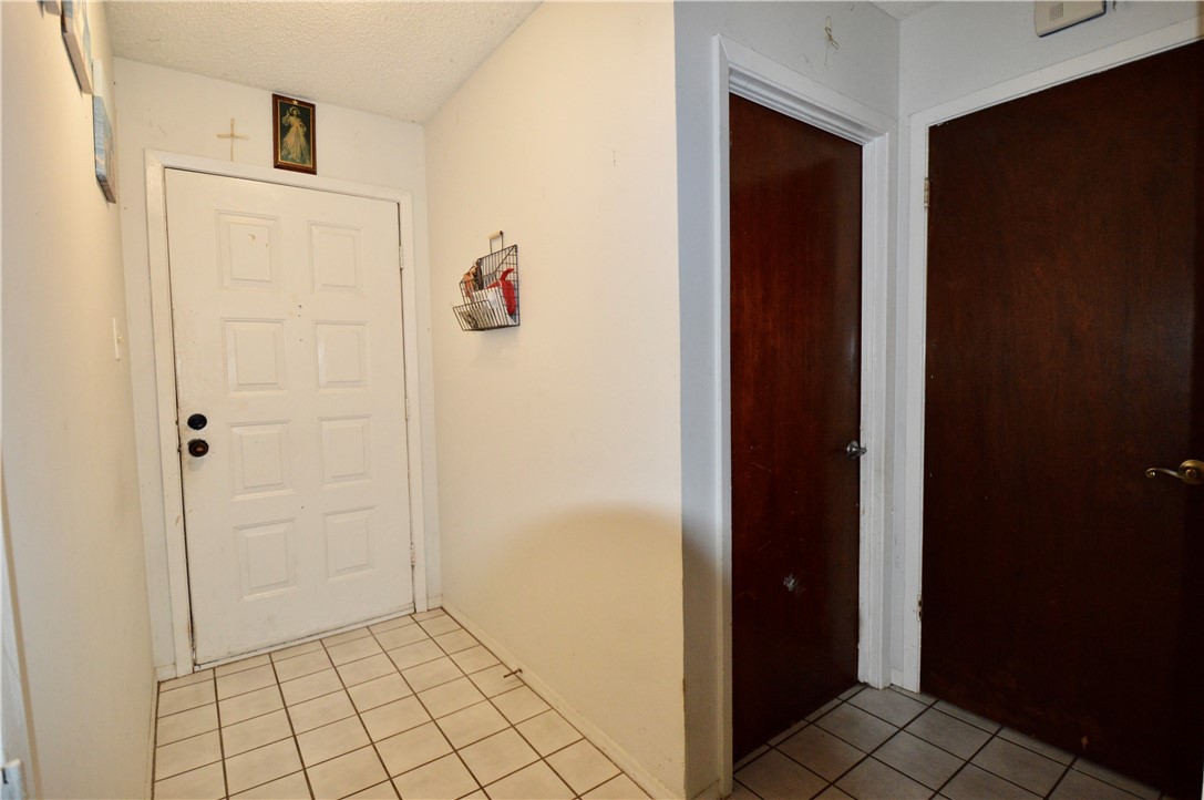 965 Raven St Property Photo 3