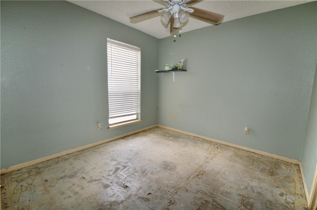 965 Raven St Property Photo 8