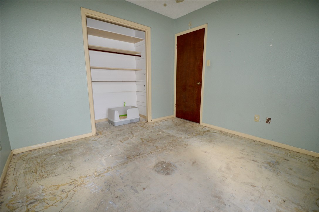 965 Raven St Property Photo 9