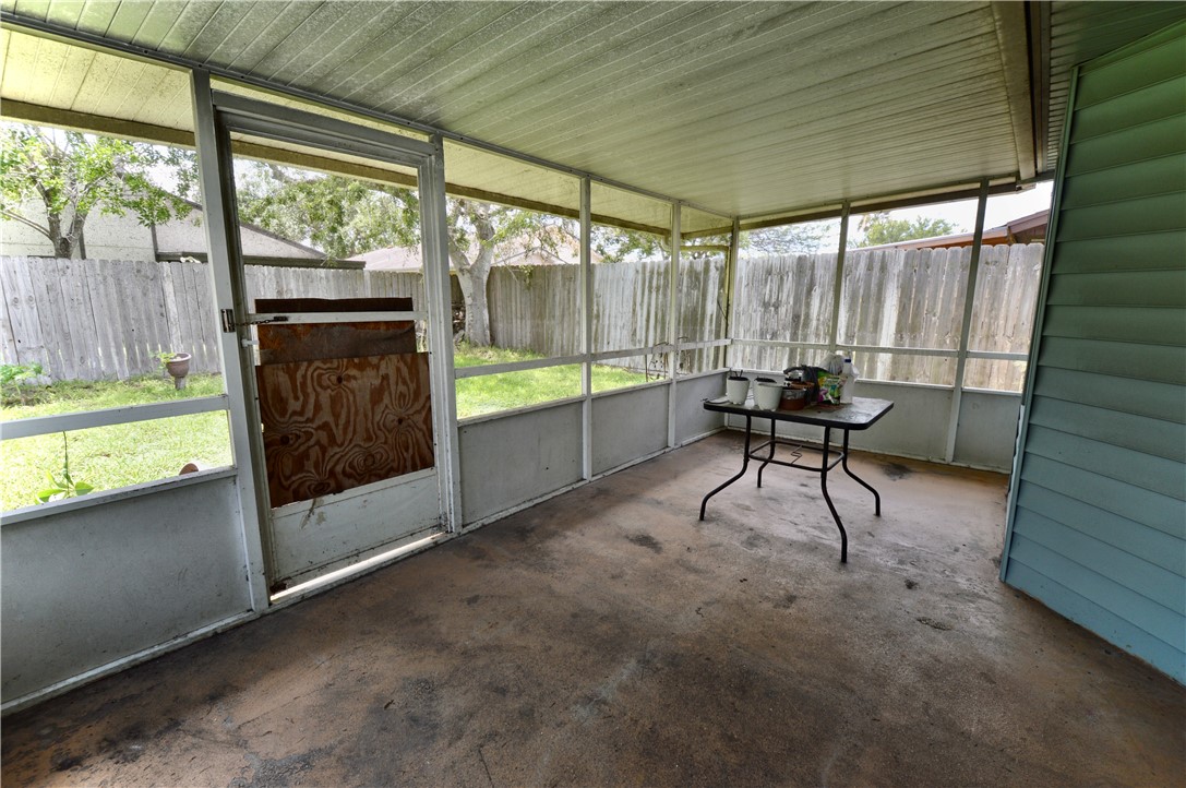 965 Raven St Property Photo 14