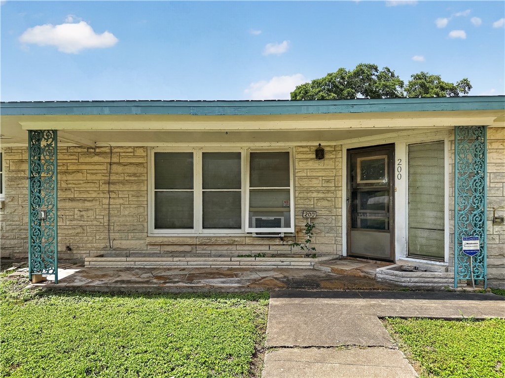 200 Ashburn Ave Property Photo 1