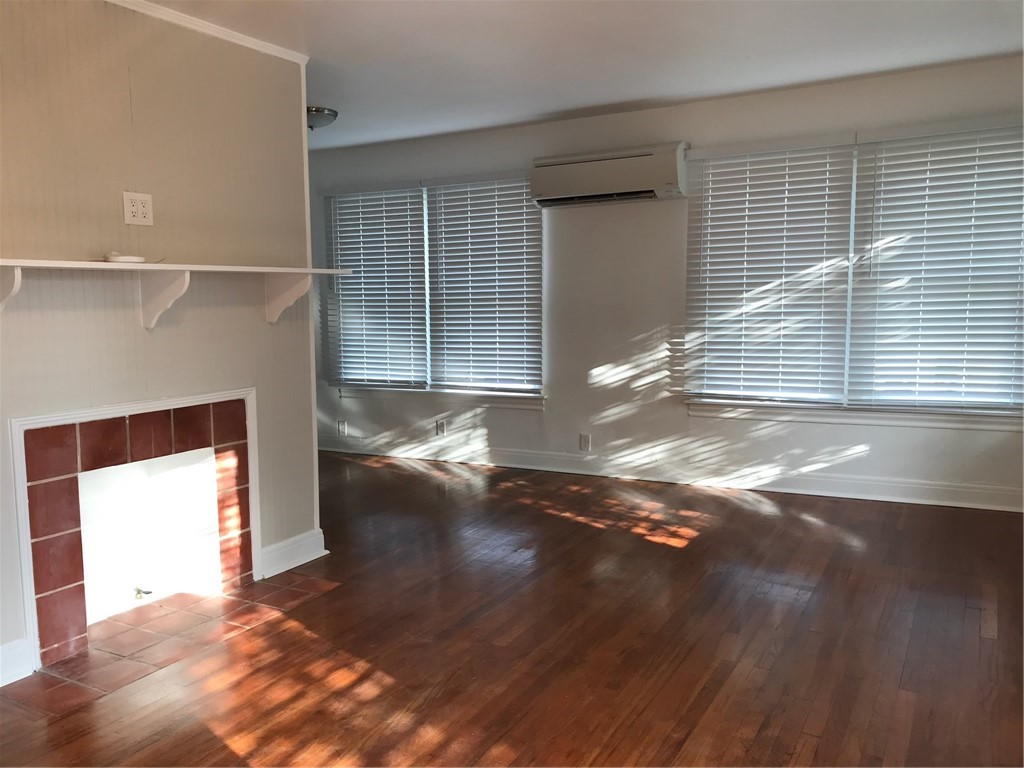 446 Cole St Property Photo 4