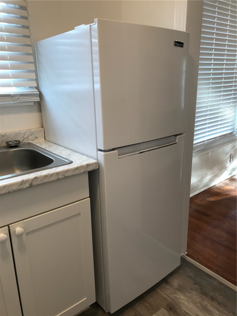 446 Cole St Property Photo 8