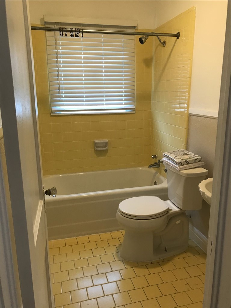 446 Cole St Property Photo 9