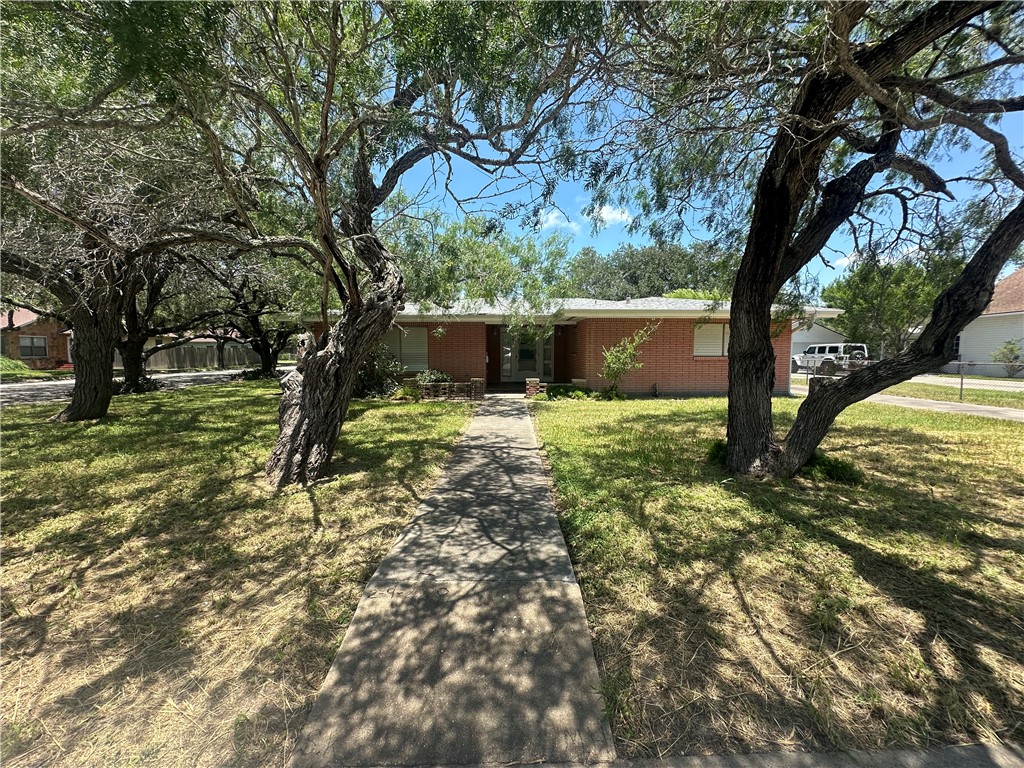 901 E Fulton St Property Photo 1