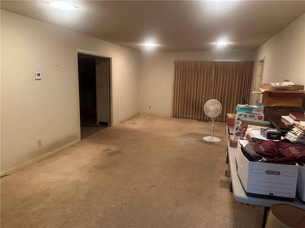 901 E Fulton St Property Photo 4