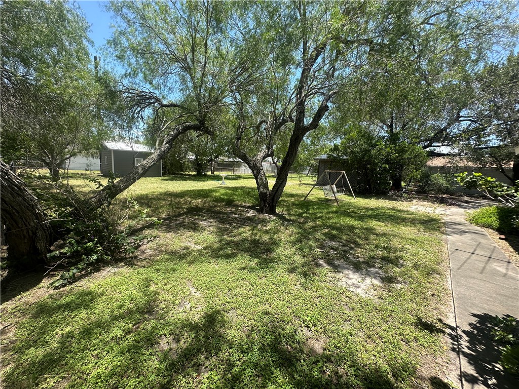 901 E Fulton St Property Photo 8