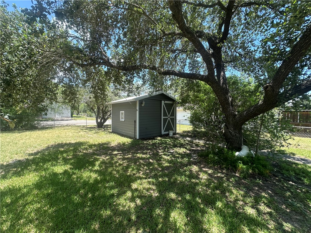 901 E Fulton St Property Photo 10
