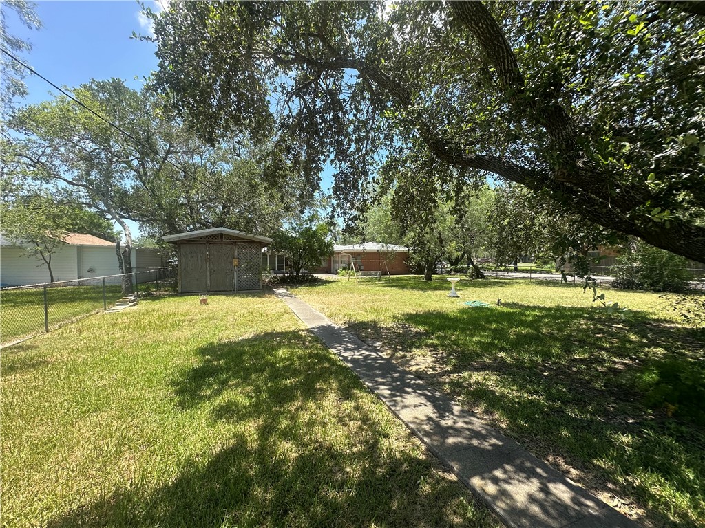 901 E Fulton St Property Photo 11