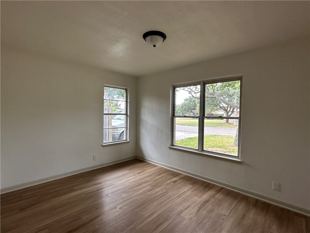 129 N Janin Property Photo 5