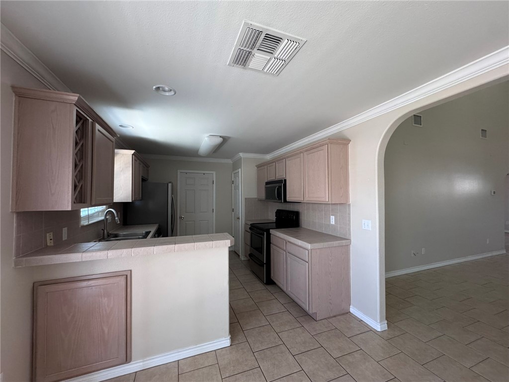 15649 Palmira Ave B Property Photo 12