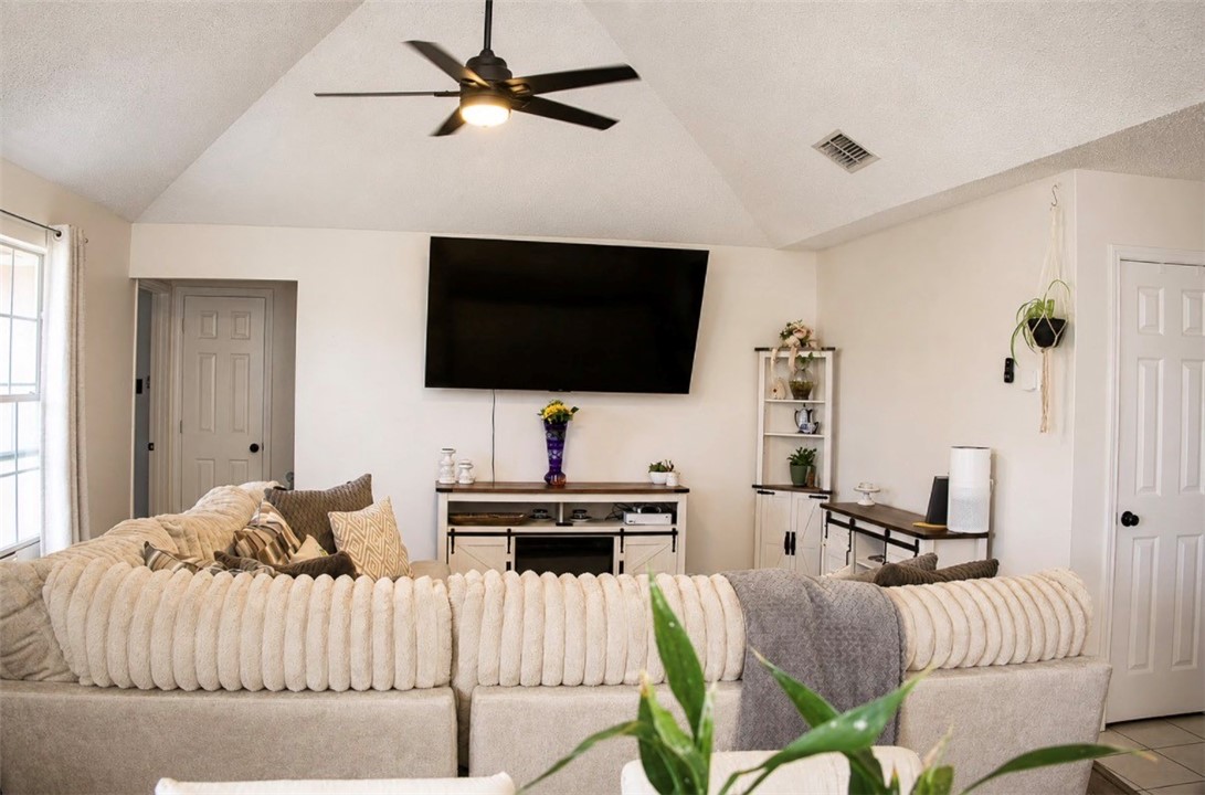 2303 Capri Dr Property Photo 4