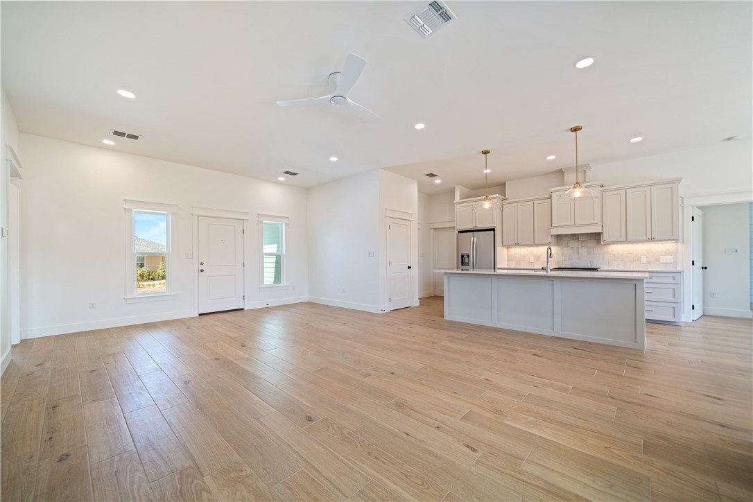 13906 Skysail St Property Photo 4