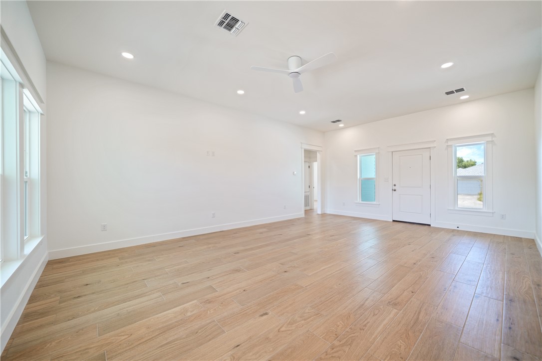 13906 Skysail St Property Photo 5