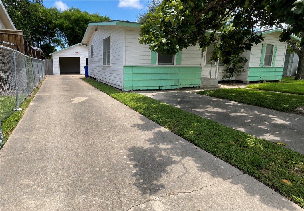 1202 Zarsky Dr Property Photo 3