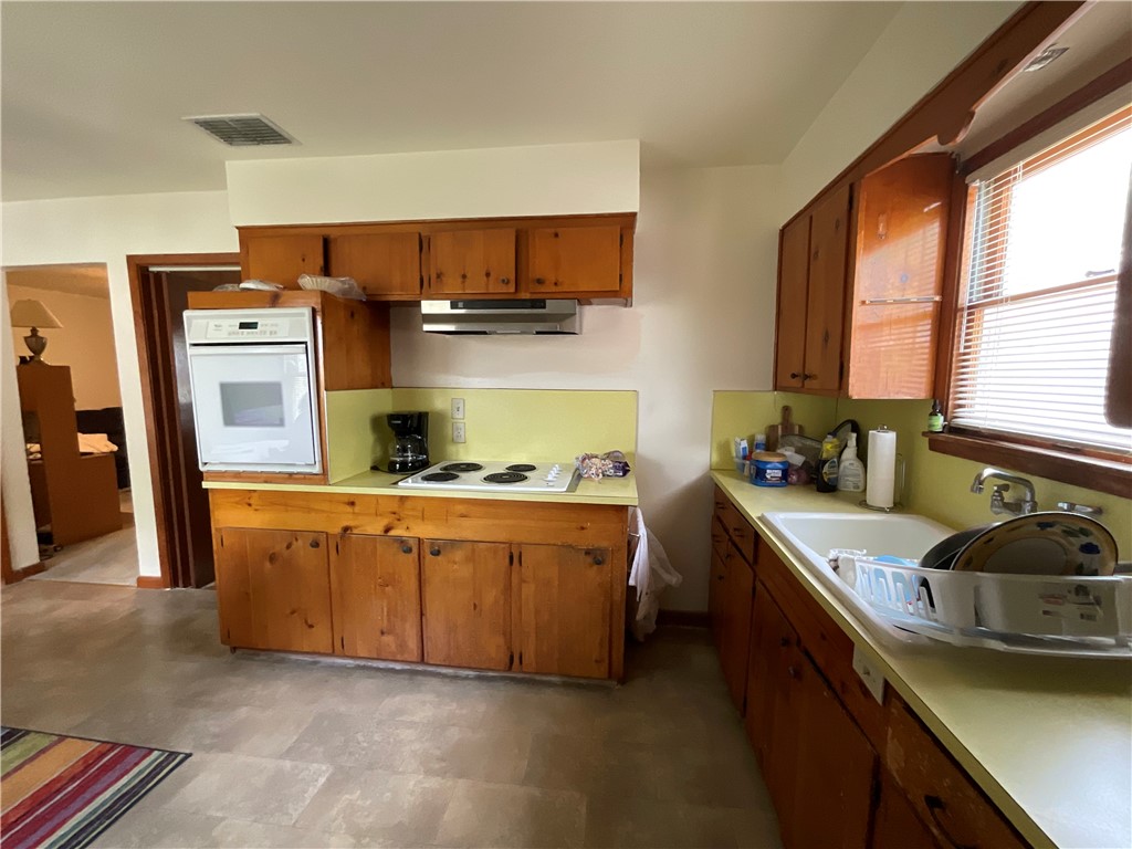 1202 Zarsky Dr Property Photo 5