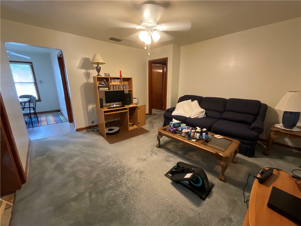 1202 Zarsky Dr Property Photo 6