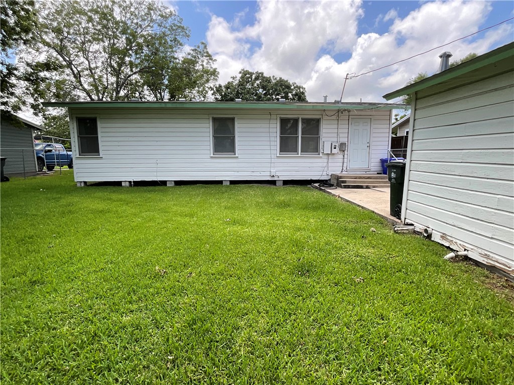 1202 Zarsky Dr Property Photo 16