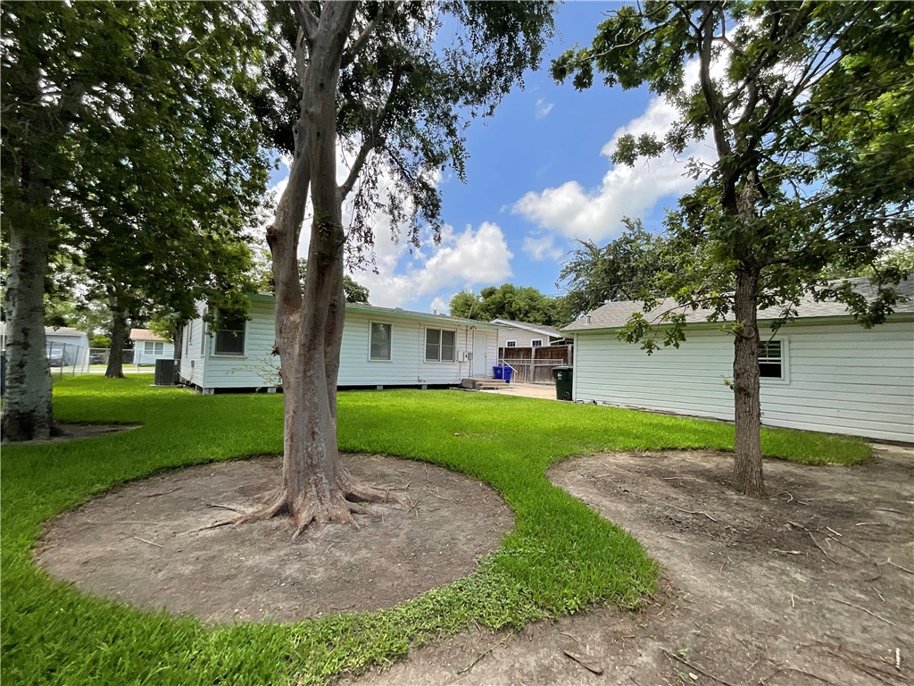 1202 Zarsky Dr Property Photo 18