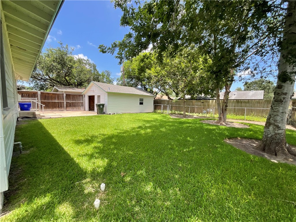 1202 Zarsky Dr Property Photo 19