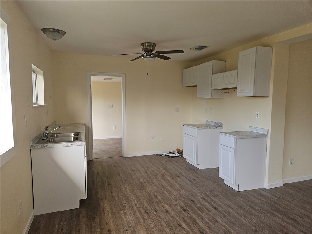949 Stone St Property Photo 2