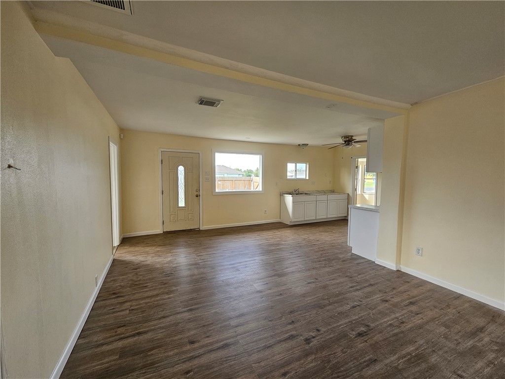 949 Stone St Property Photo 13