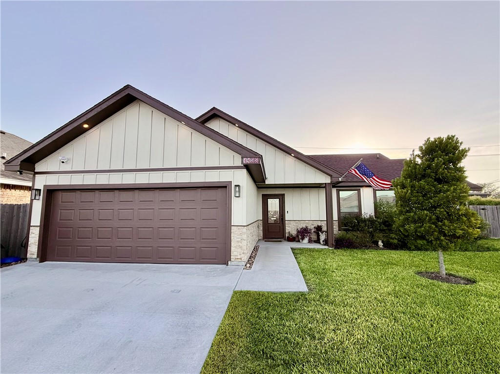 1133 La Esmeralda Dr Property Photo 1