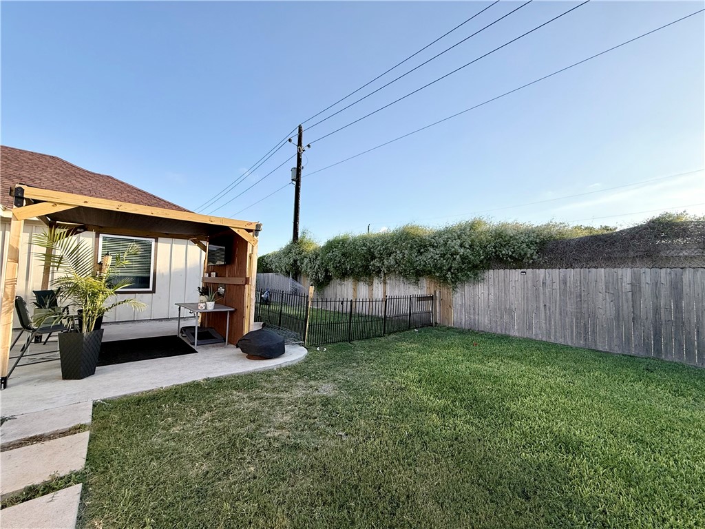 1133 La Esmeralda Dr Property Photo 21