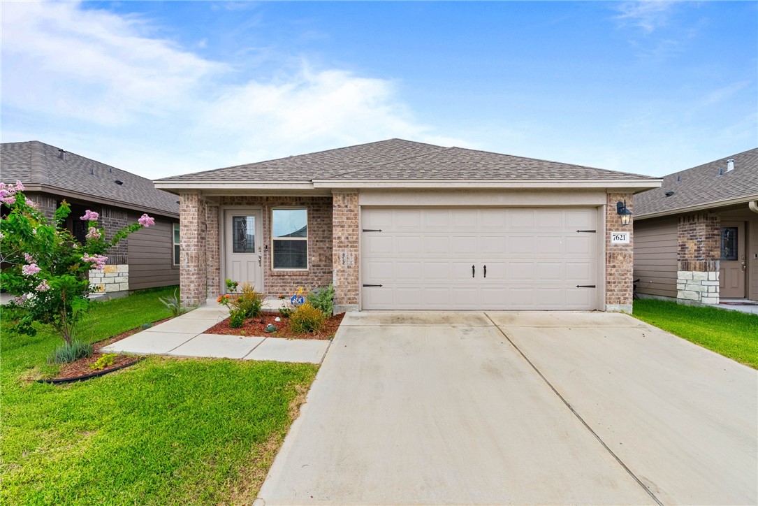 7621 Cowboy Trail Property Photo 1